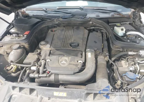 2013 Mercedes-Benz C 250 z USA, uszkodzony, nr VIN WDDGJ4HB0DF944382